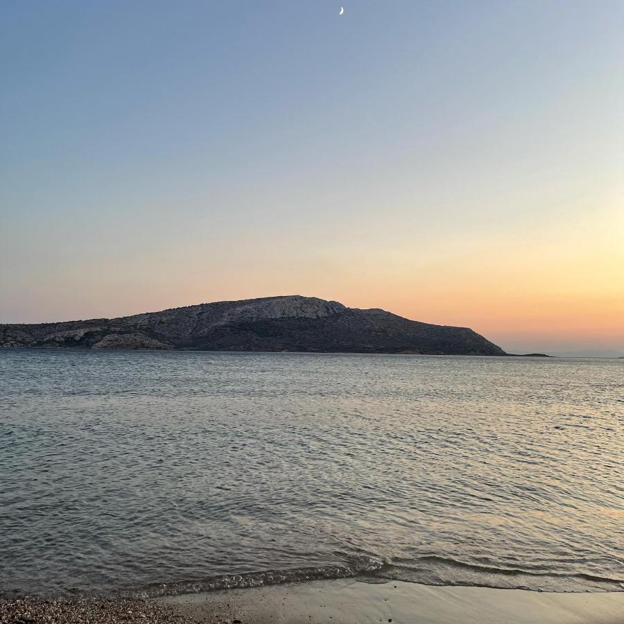 Legrena Beach Villa 수니언 외부 사진