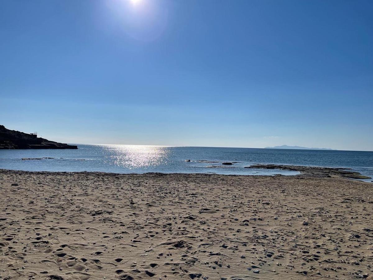 Legrena Beach Villa 수니언 외부 사진