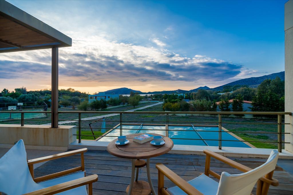 Legrena Beach Villa 수니언 외부 사진