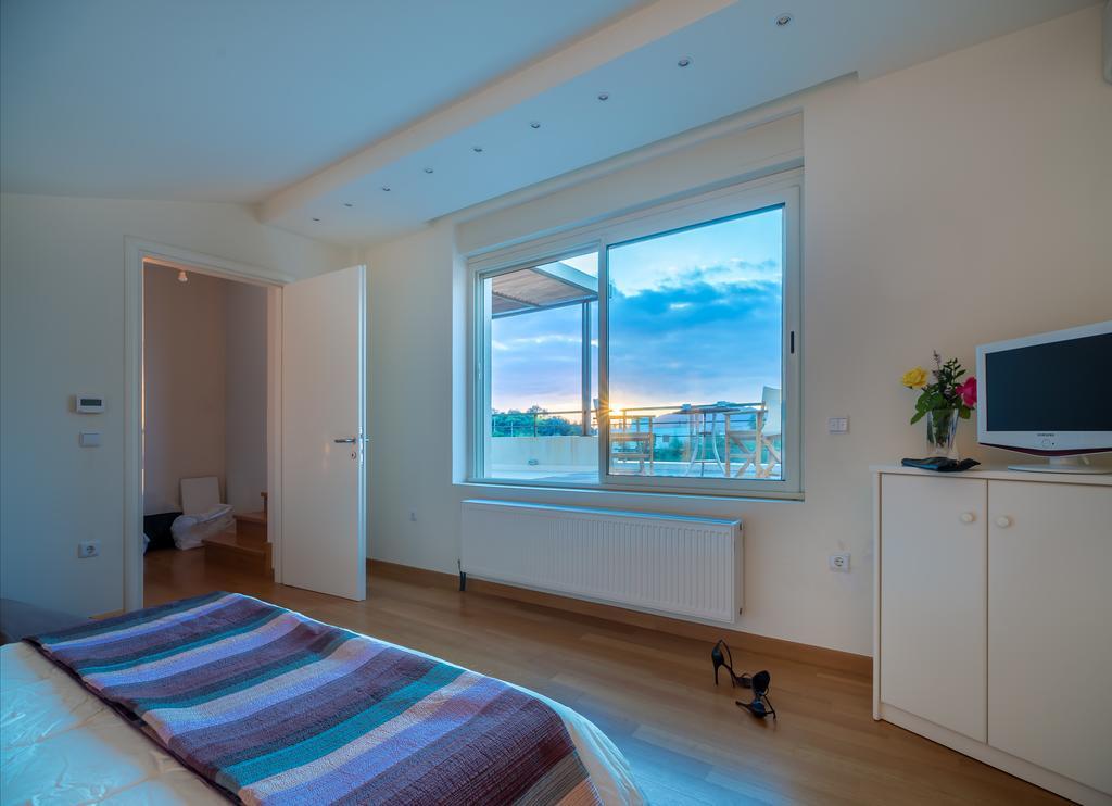 Legrena Beach Villa 수니언 외부 사진
