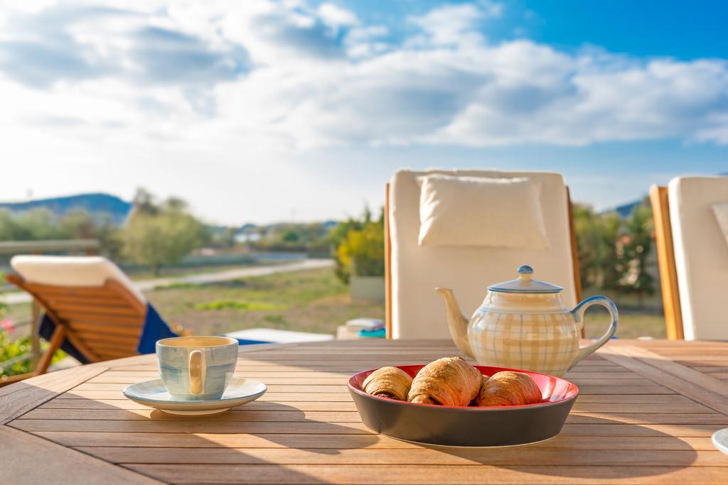 Legrena Beach Villa 수니언 외부 사진
