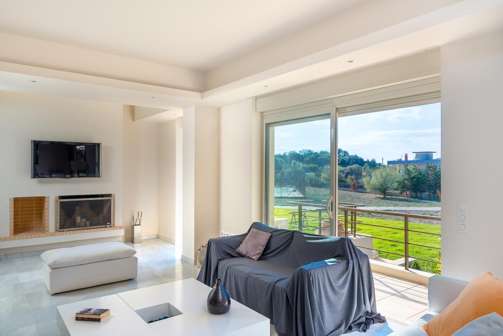 Legrena Beach Villa 수니언 외부 사진