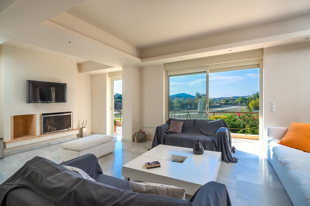 Legrena Beach Villa 수니언 외부 사진