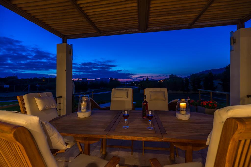 Legrena Beach Villa 수니언 외부 사진